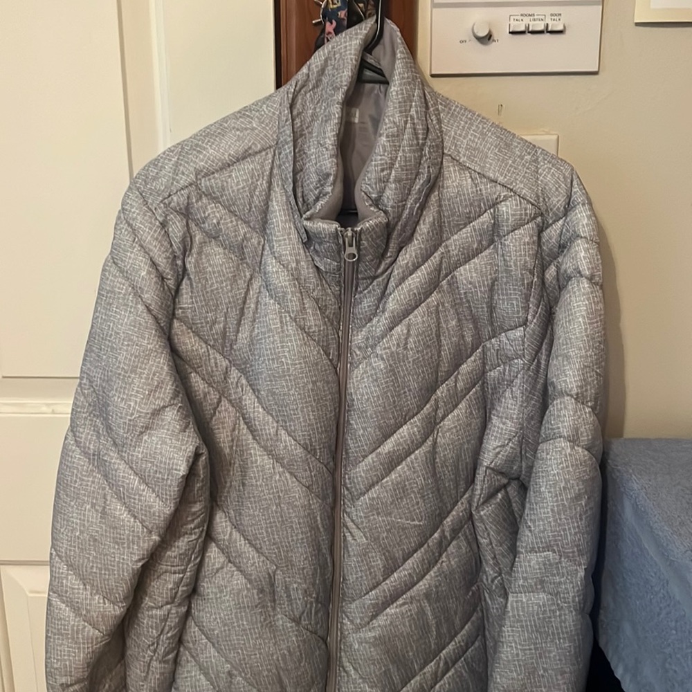 XERSION Light Grey Patterned Puffer jacket